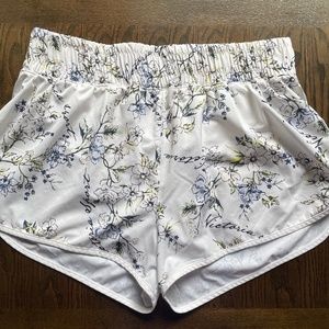 Victoria's Secret White Floral Shorts Size Medium